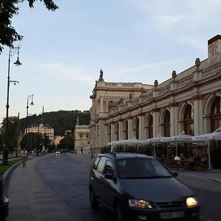 Pala Gardem * Budapest